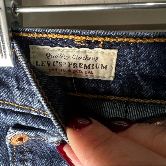 Levi’s Premium Wedgie Straight Button Fly High Rise Raw Hem‎ Crop Denim Jeans - Picture 7 of 12